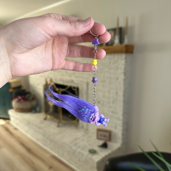 Purple trolls keychain - Picture 3 of 4